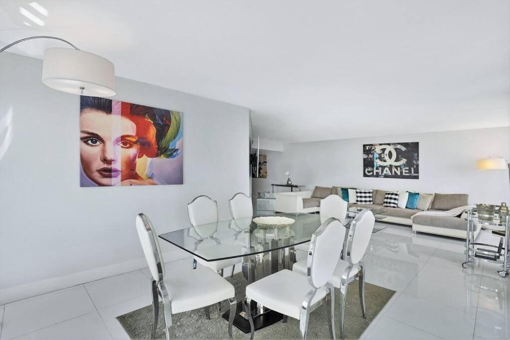 Apartment Spectacular! Penthouse With Direct Water Views!
