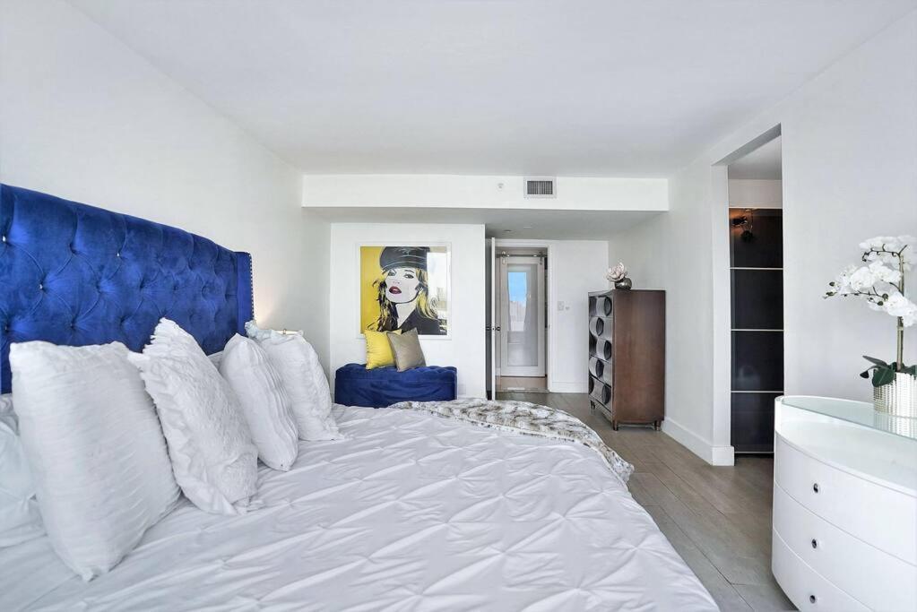 Spectacular! Penthouse With Direct Water Views!