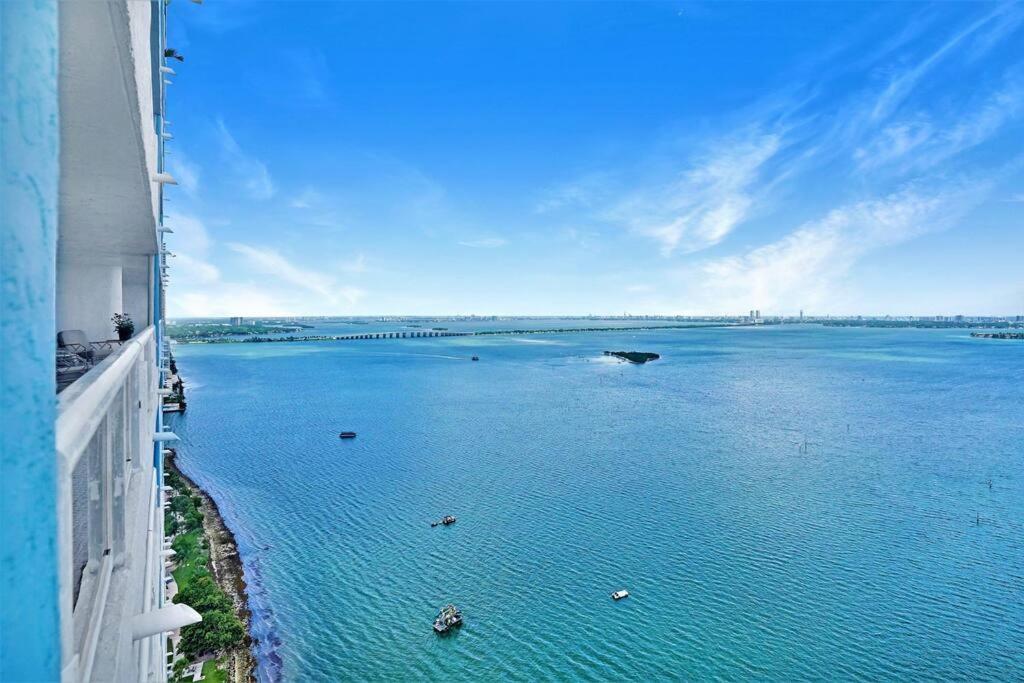 Spectacular! Penthouse With Direct Water Views! Apartment Miami