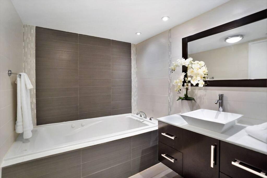 Spectacular! Penthouse With Direct Water Views!