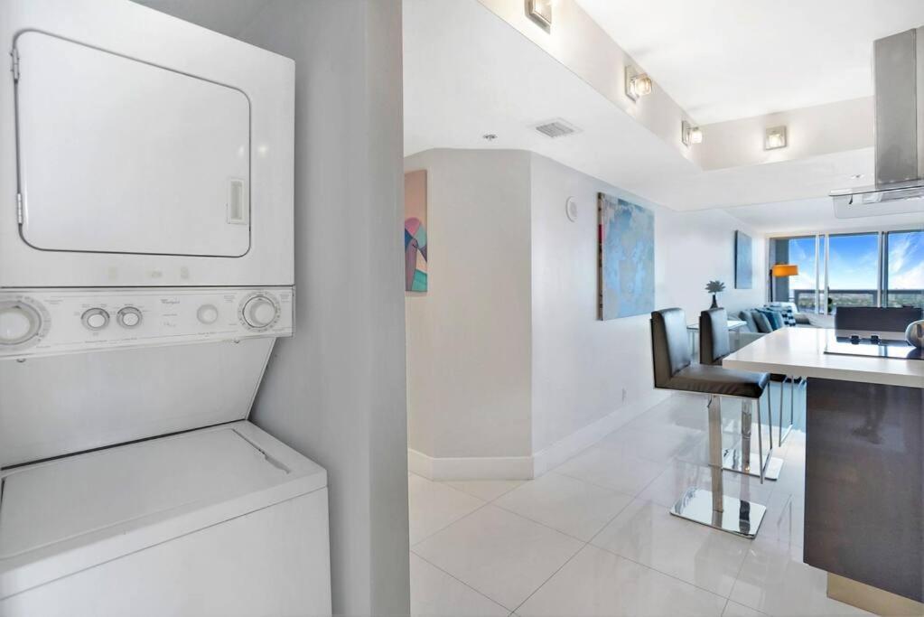 Apartamento Spectacular! Penthouse With Direct Water Views! *