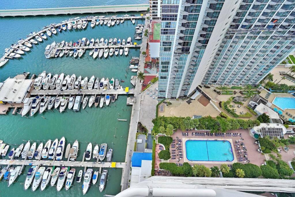 Spectacular! Penthouse With Direct Water Views! Apartamento