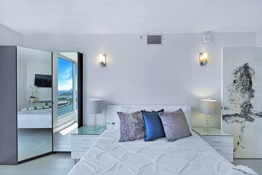 Apartamento Spectacular! Penthouse With Direct Water Views! *